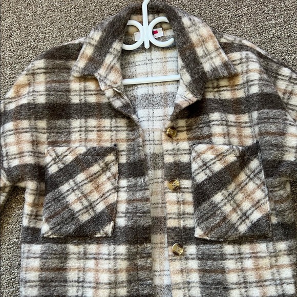 Shacket - Picture 2 of 2